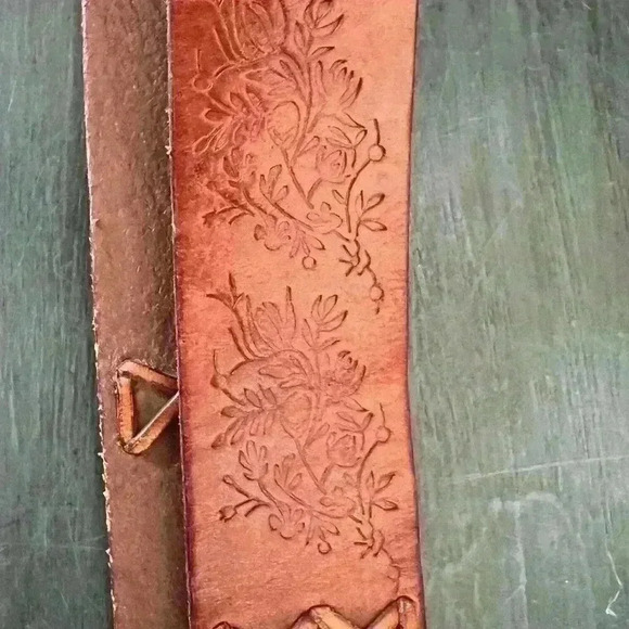 Fossil Leather belt with crisscross stitching women’s medium - Picture 4 of 11